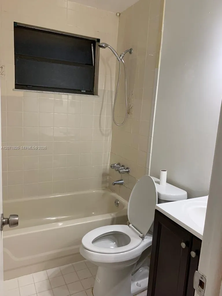 1008 SW 8th St #1008 Hallandale Beach, FL 33009