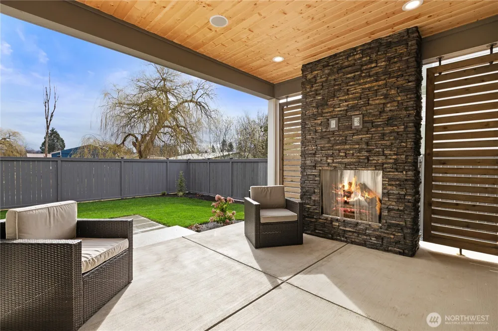 1632 Lockridge Loop E #11 Enumclaw, WA 98022