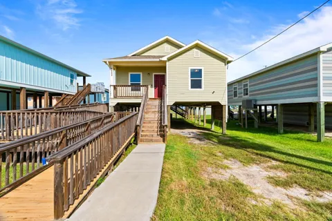 1326 S Live Oak St