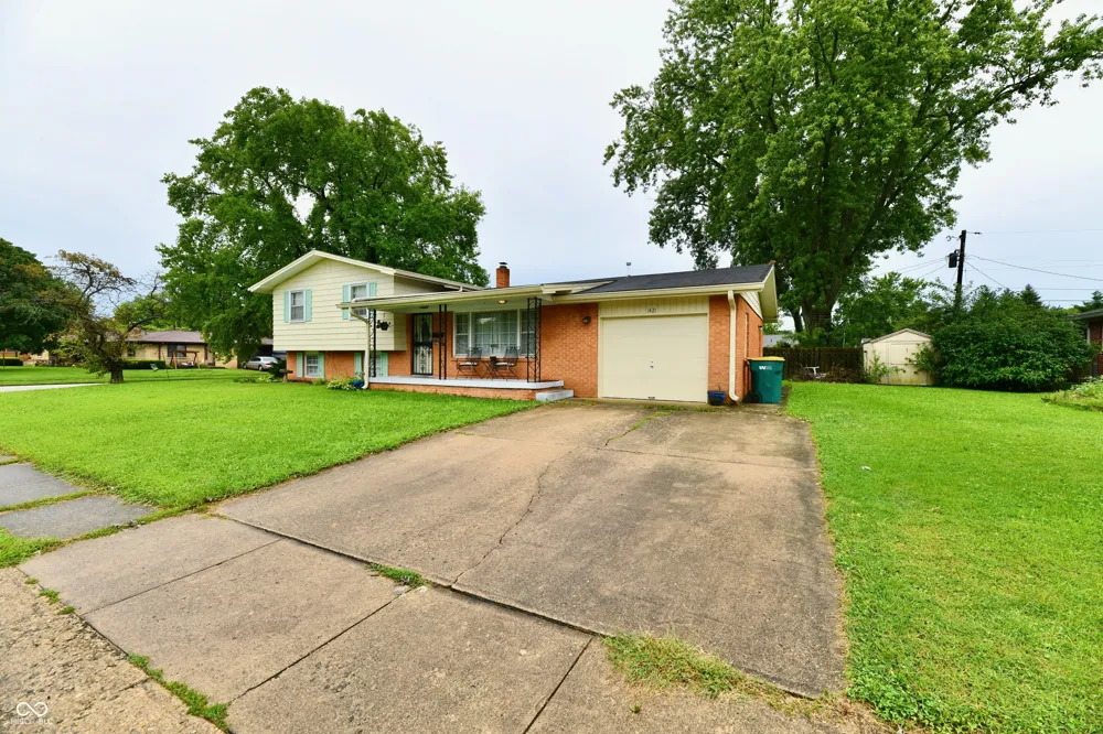 1421 Denver Drive Plainfield, IN 46168