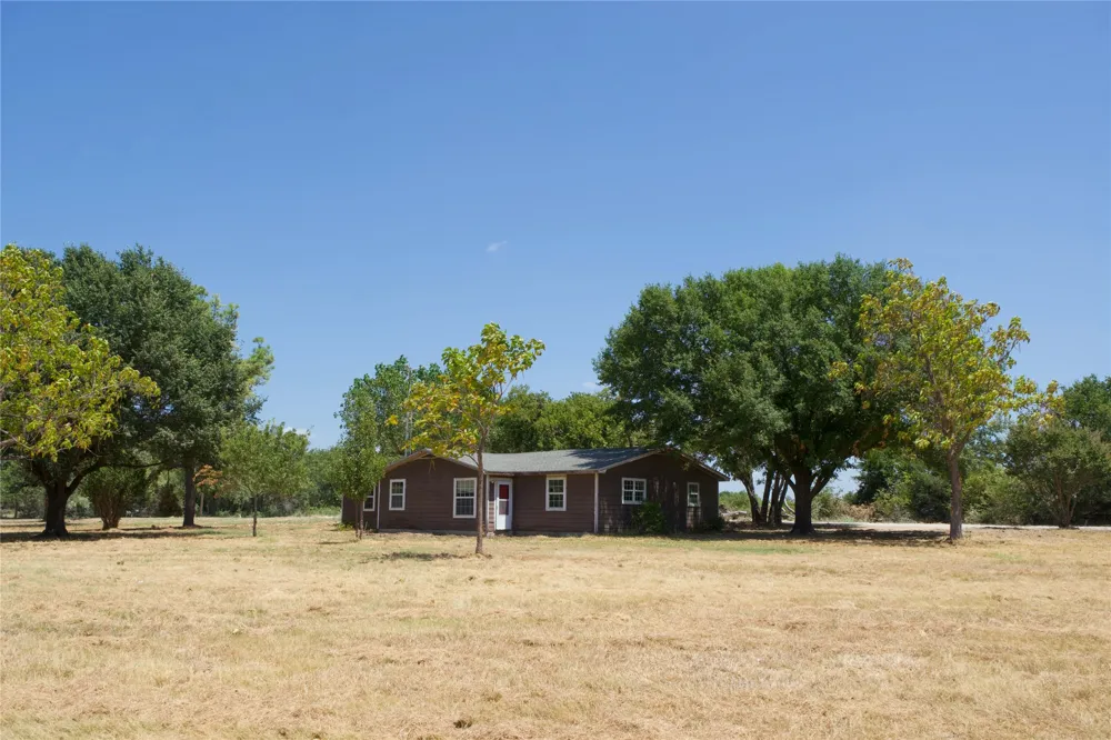 9810 FM 2071 Valley View, TX 76272