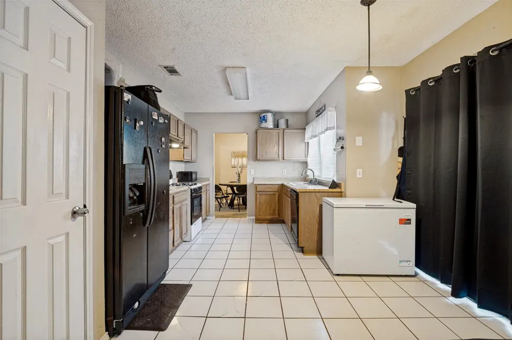 4442 Mercer Street Grand Prairie, TX 75052