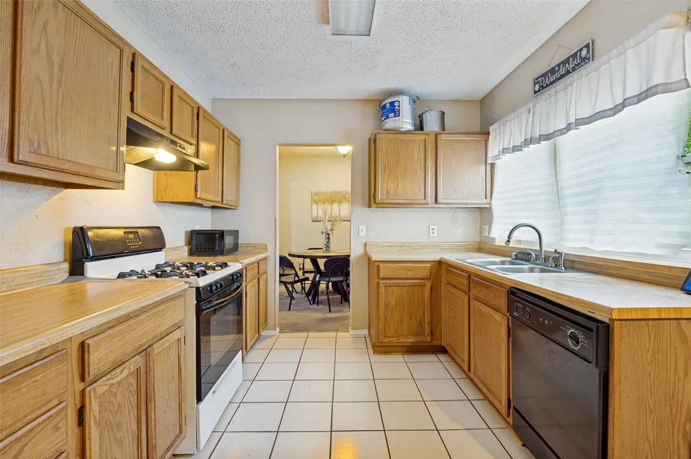 4442 Mercer Street Grand Prairie, TX 75052