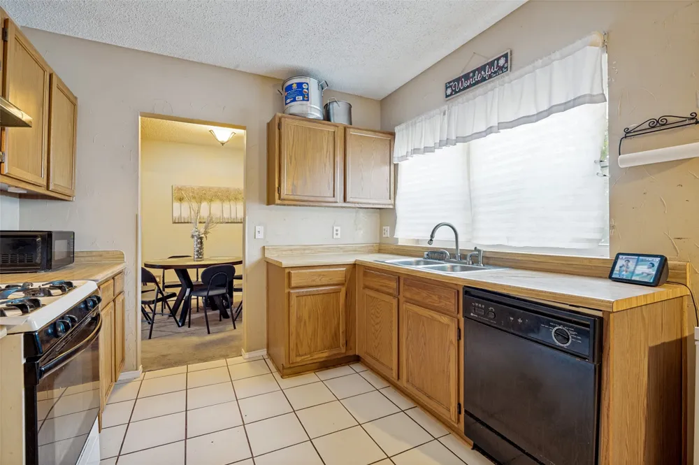 4442 Mercer Street Grand Prairie, TX 75052
