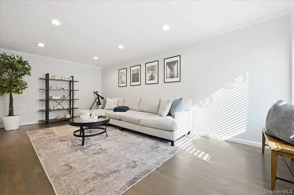 47 Alhambra Drive Oceanside, NY 11572