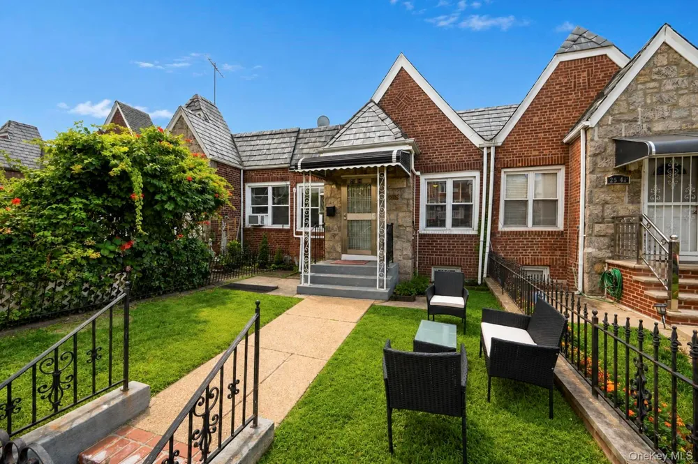 25-50 86th Street East Elmhurst, NY 11369