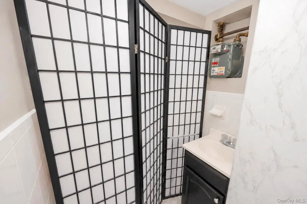 25-50 86th Street East Elmhurst, NY 11369