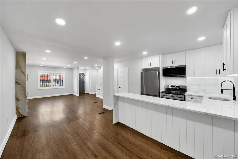 1052 E 227th Street Bronx, NY 10466