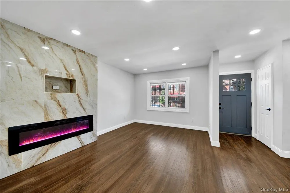 1052 E 227th Street Bronx, NY 10466