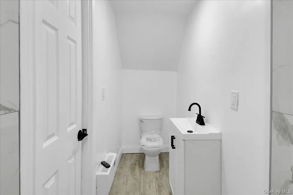1052 E 227th Street Bronx, NY 10466