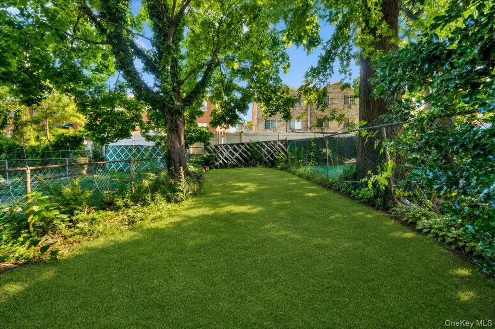 1052 E 227th Street Bronx, NY 10466
