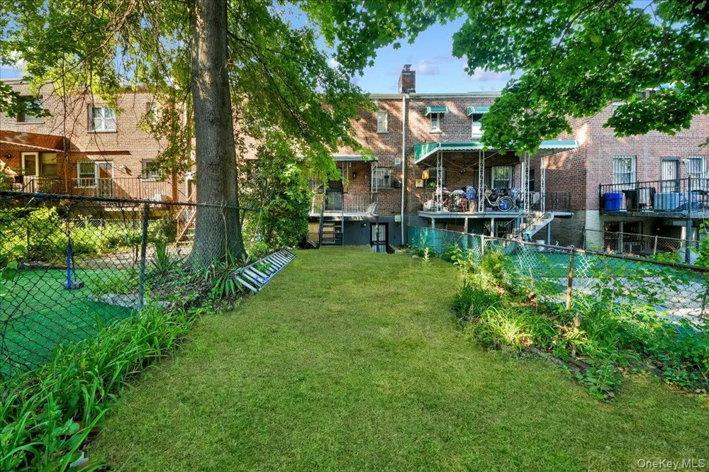 1052 E 227th Street Bronx, NY 10466