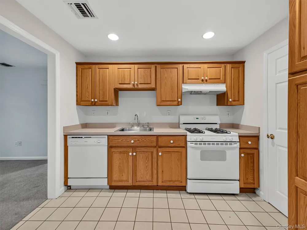 7 East Place Tuxedo Park, NY 10987