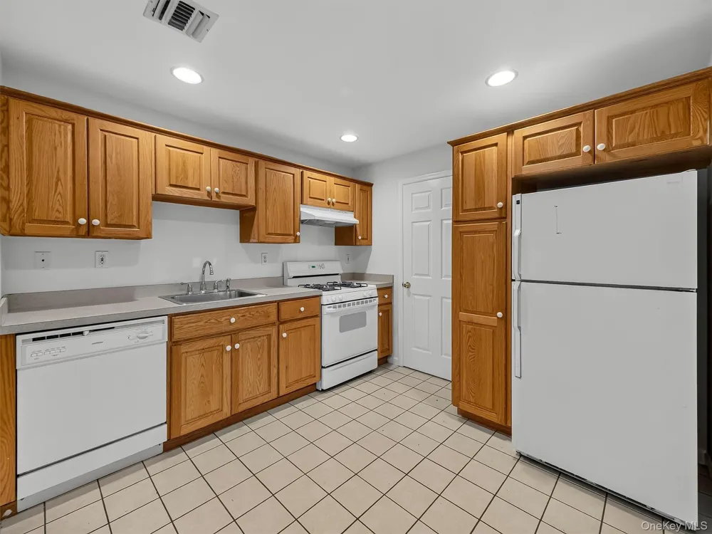 7 East Place Tuxedo Park, NY 10987