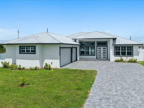 121 SW SEA LION ROAD