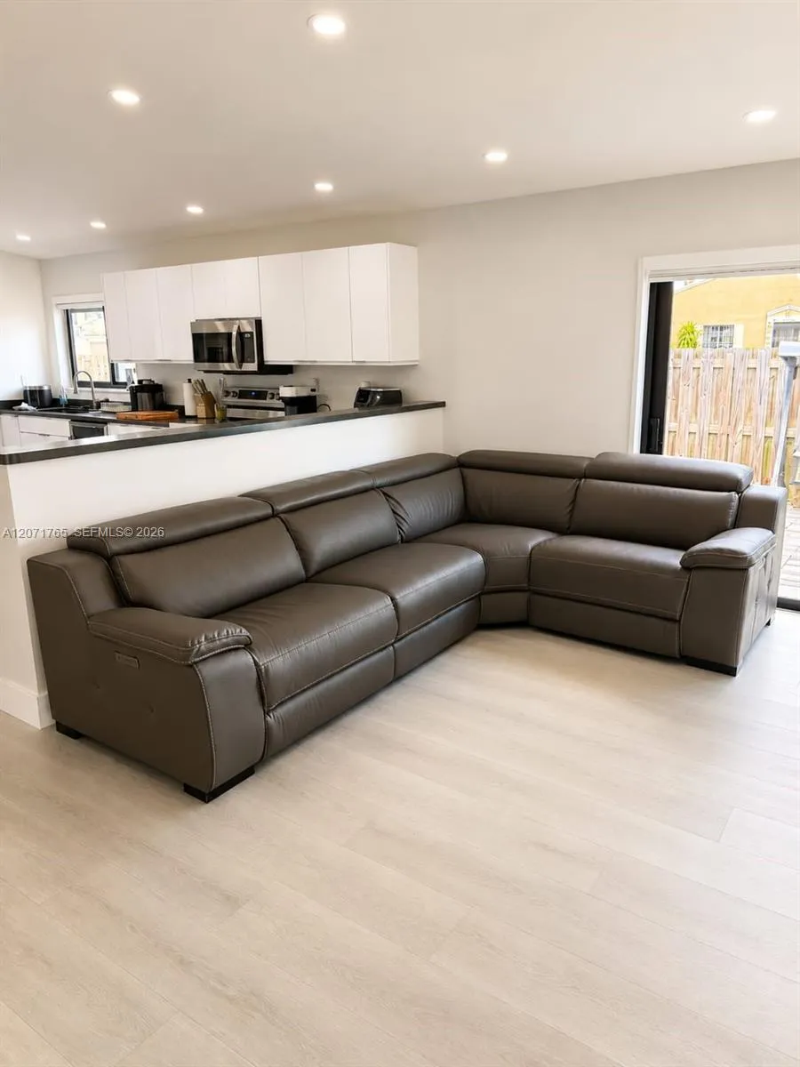 8601 NW 192nd Ter Hialeah, FL 33015