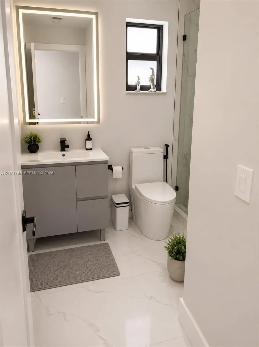 8601 NW 192nd Ter Hialeah, FL 33015