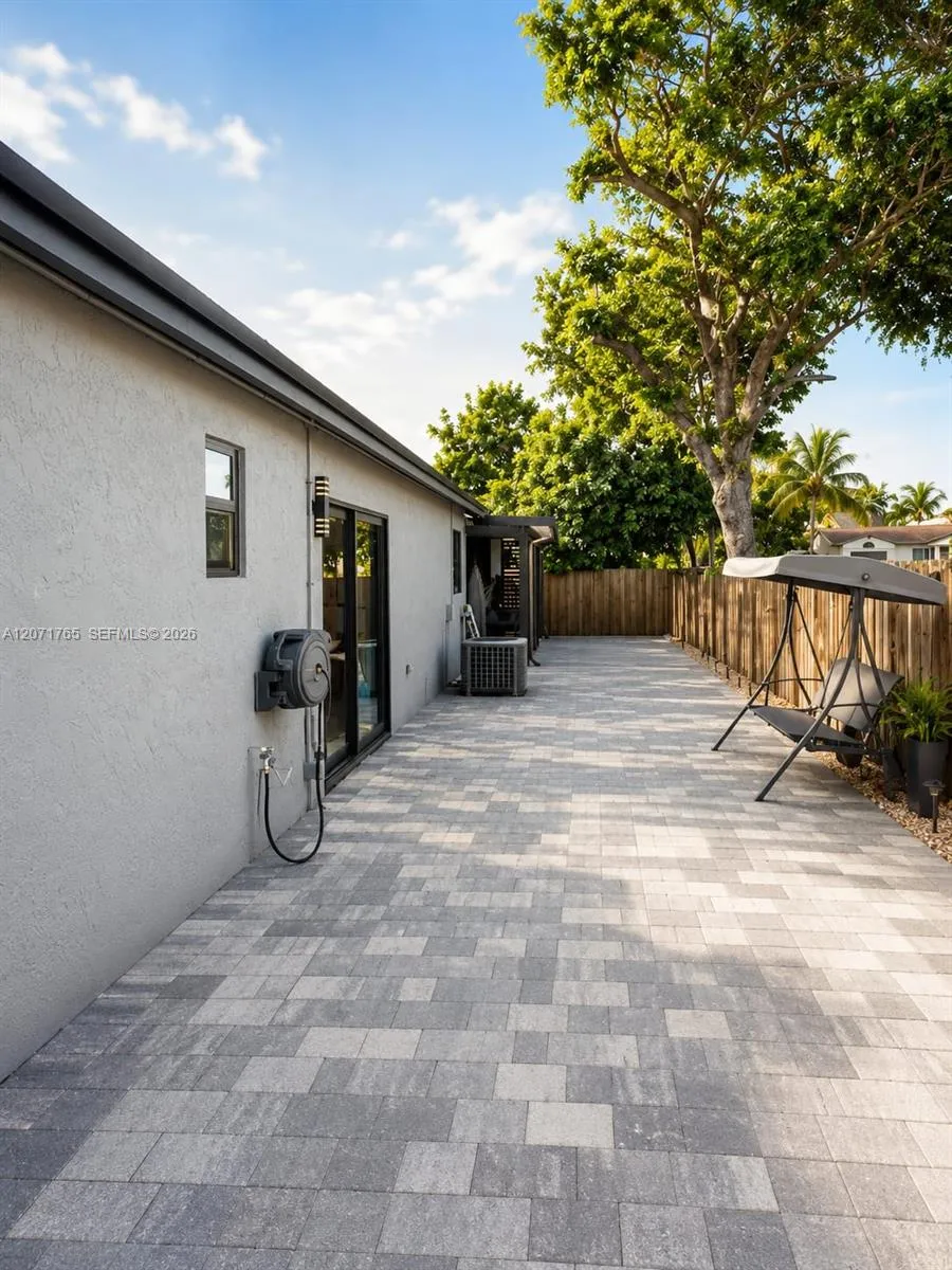 8601 NW 192nd Ter Hialeah, FL 33015