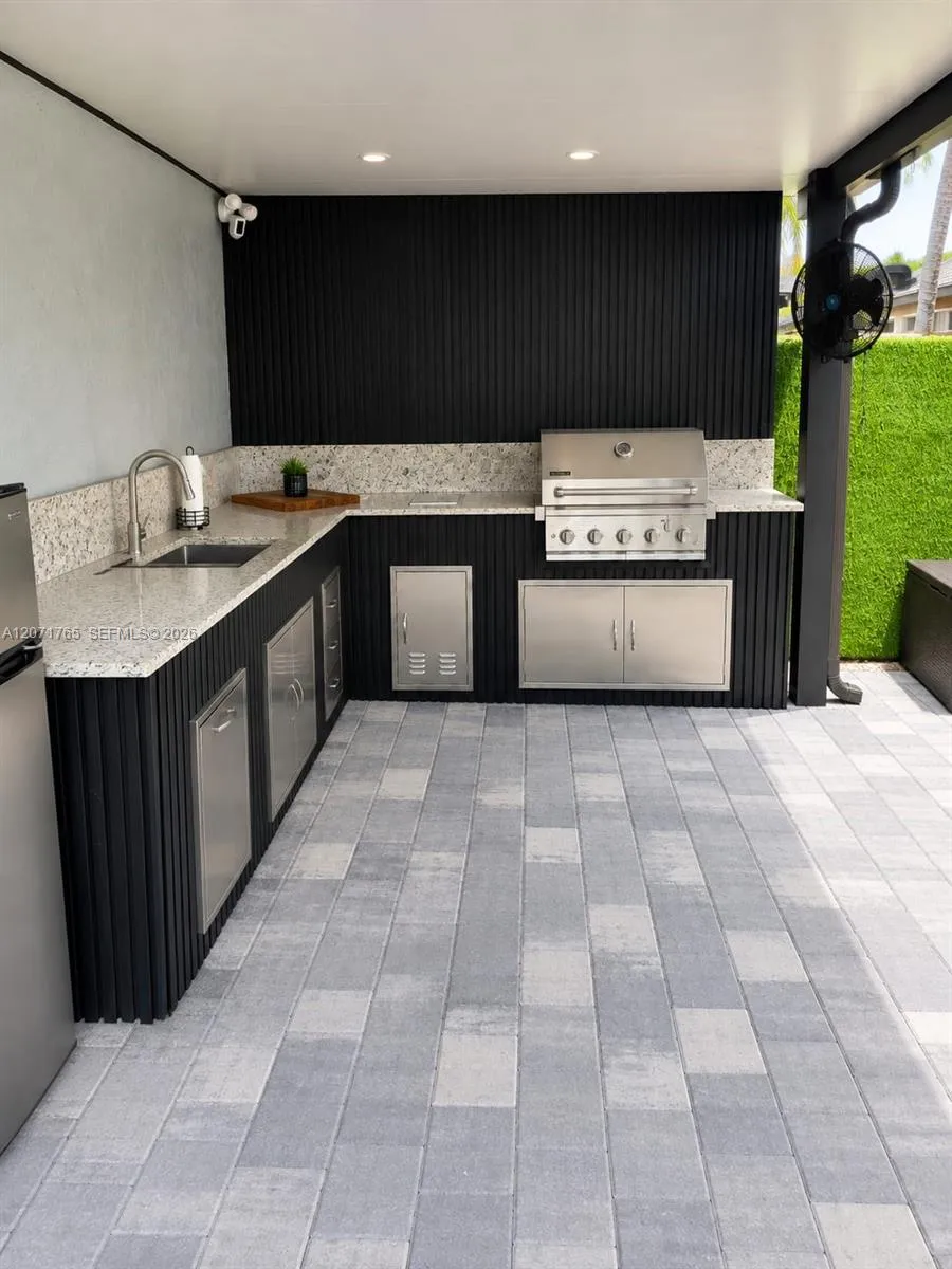 8601 NW 192nd Ter Hialeah, FL 33015