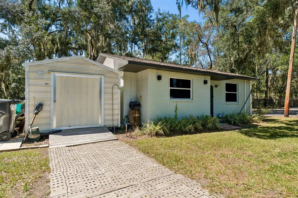 2321 WOOTEN ROAD Dover, FL 33527