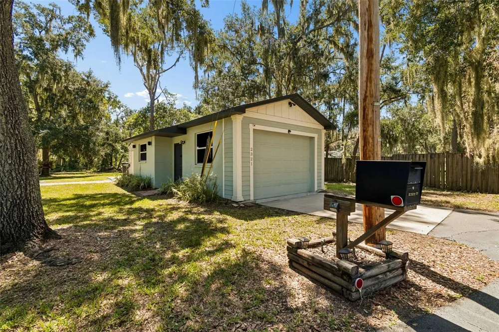 2321 WOOTEN ROAD Dover, FL 33527