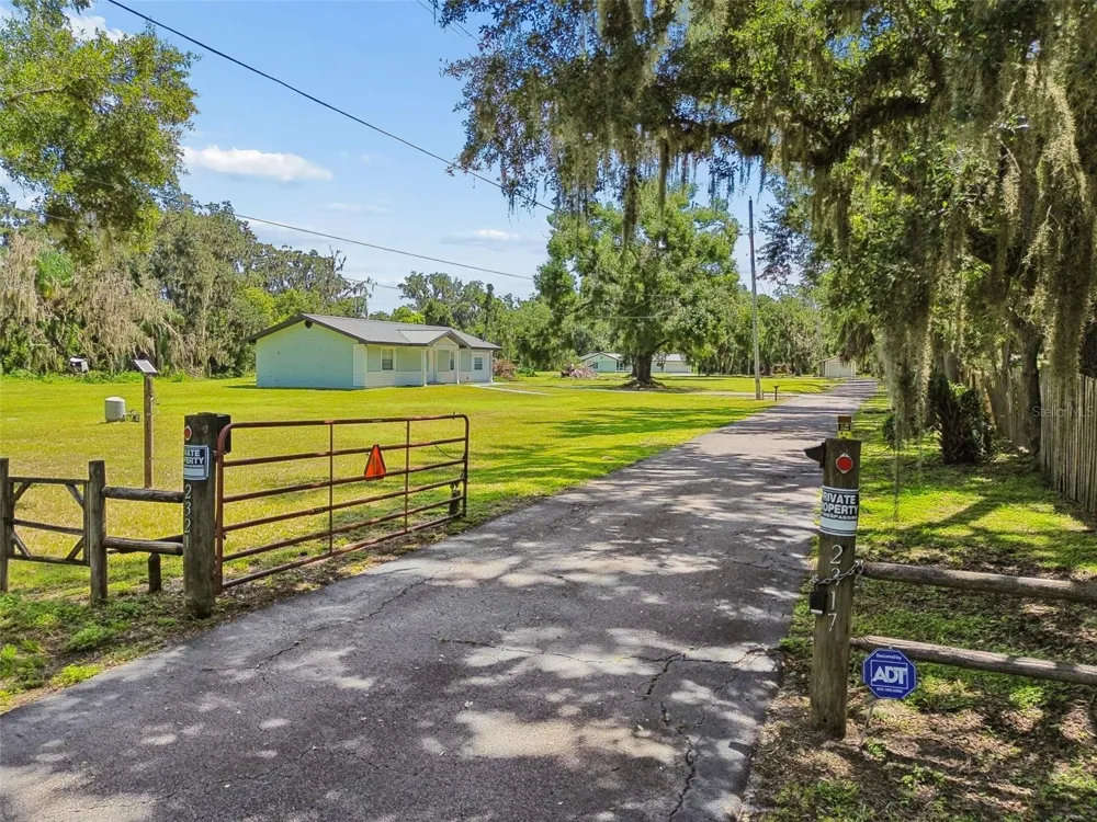 2321 WOOTEN ROAD Dover, FL 33527