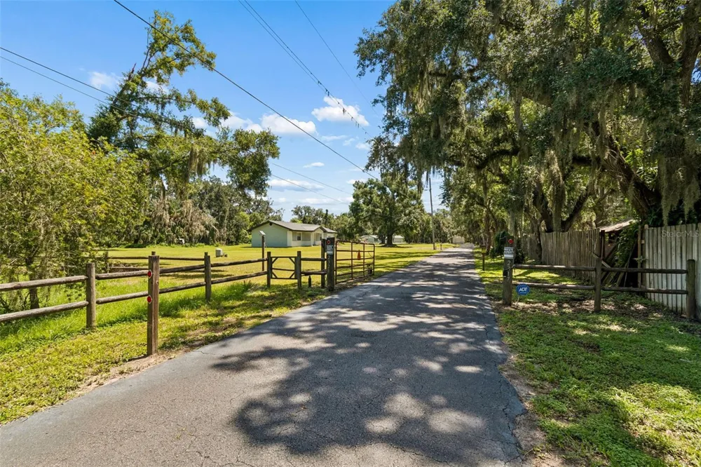 2321 WOOTEN ROAD Dover, FL 33527
