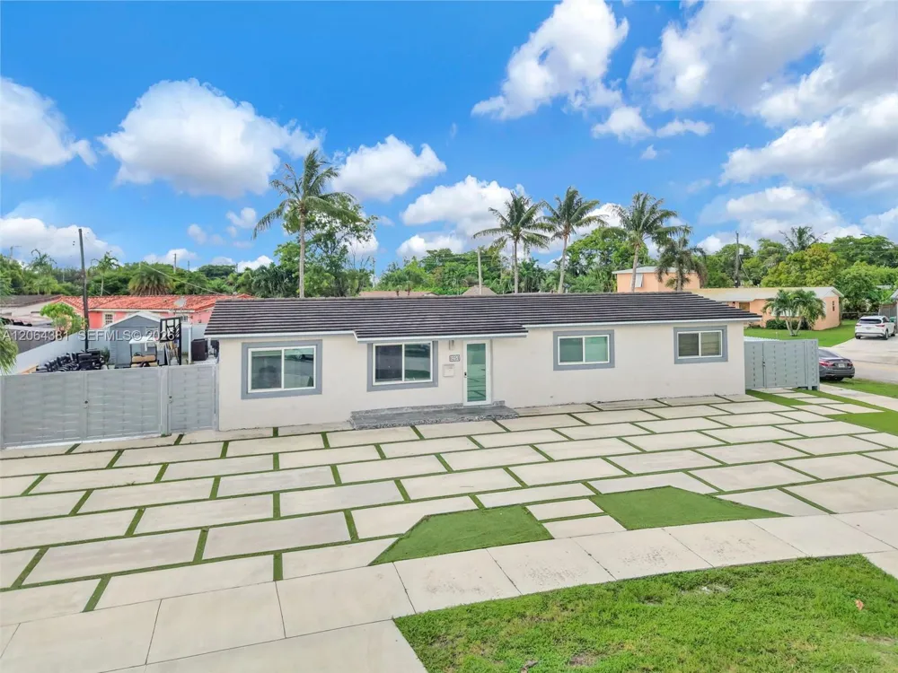 8251 NW 185th St Hialeah, FL 33015