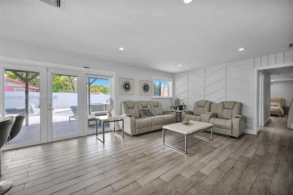 8251 NW 185th St Hialeah, FL 33015