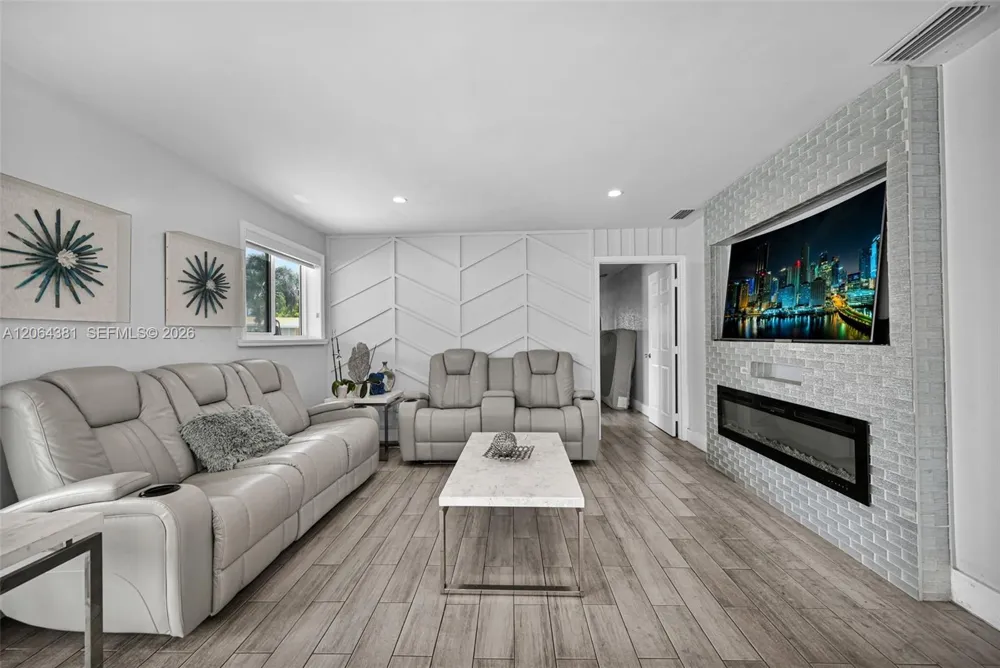 8251 NW 185th St Hialeah, FL 33015