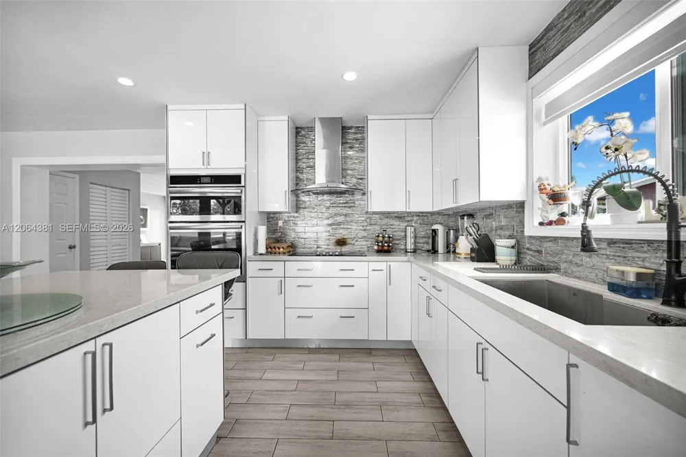 8251 NW 185th St Hialeah, FL 33015