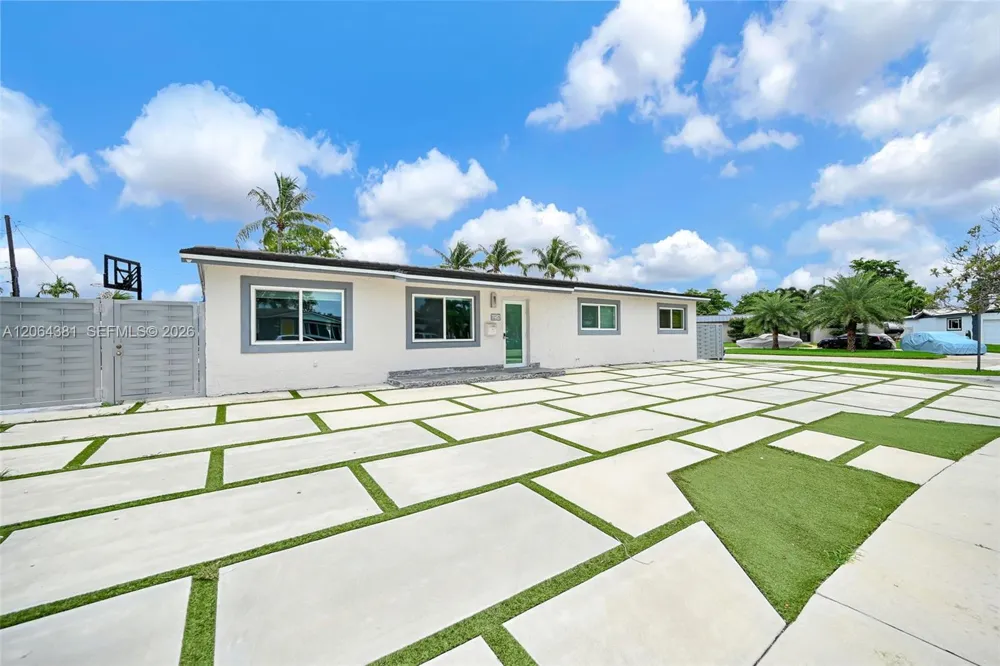 8251 NW 185th St Hialeah, FL 33015
