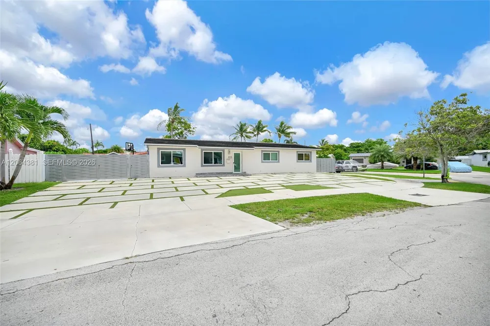 8251 NW 185th St Hialeah, FL 33015