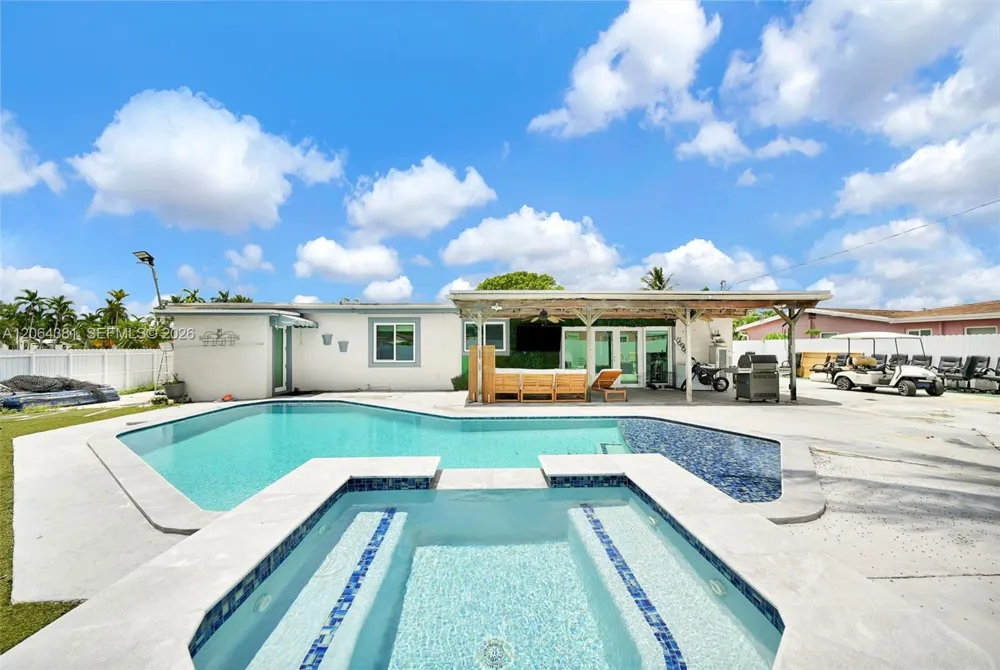 8251 NW 185th St Hialeah, FL 33015
