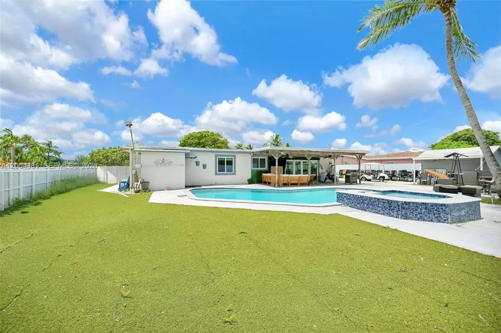 8251 NW 185th St Hialeah, FL 33015