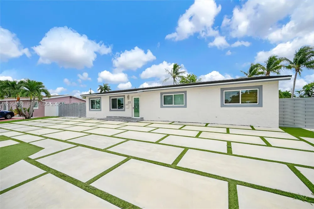 8251 NW 185th St Hialeah, FL 33015