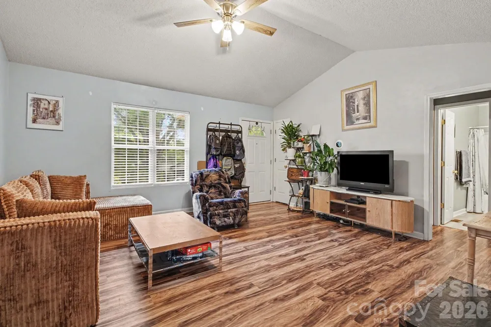 1209 S Juniper Street Kannapolis, NC 28081