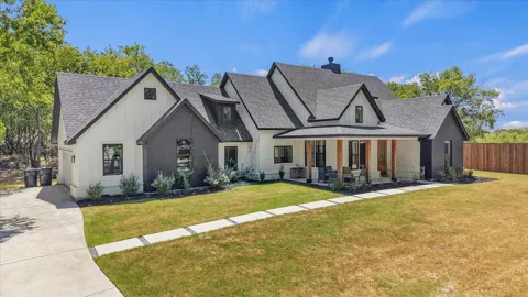 9738 Mackenzie Brook
