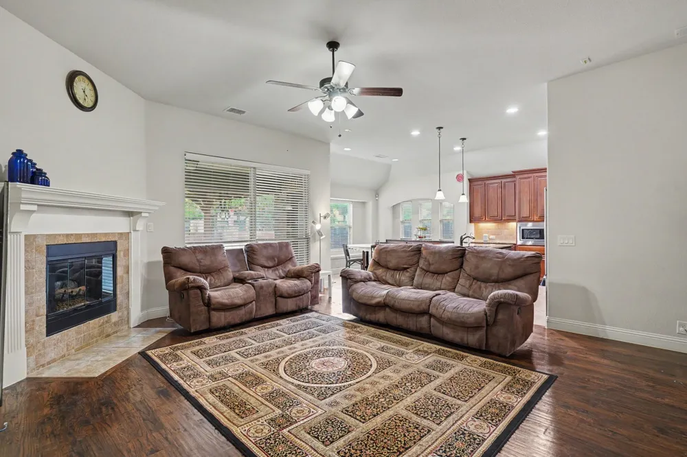 2412 Lynbridge Drive Plano, TX 75025