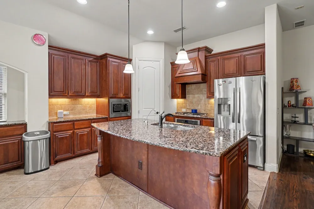 2412 Lynbridge Drive Plano, TX 75025