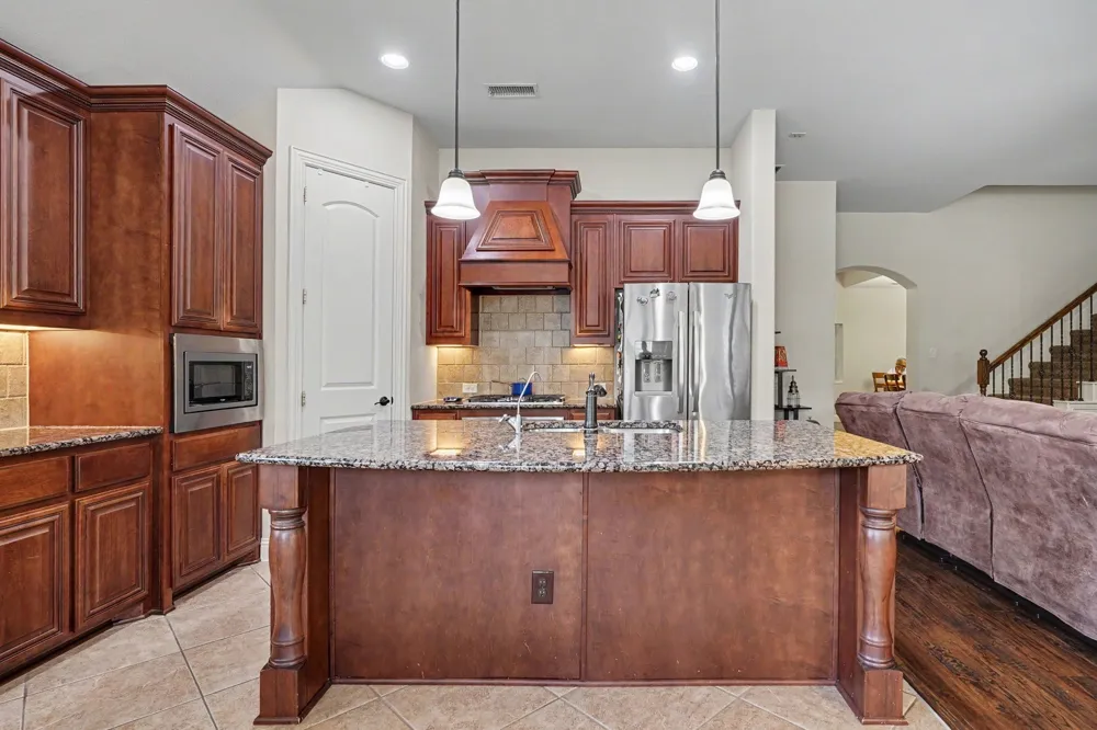 2412 Lynbridge Drive Plano, TX 75025