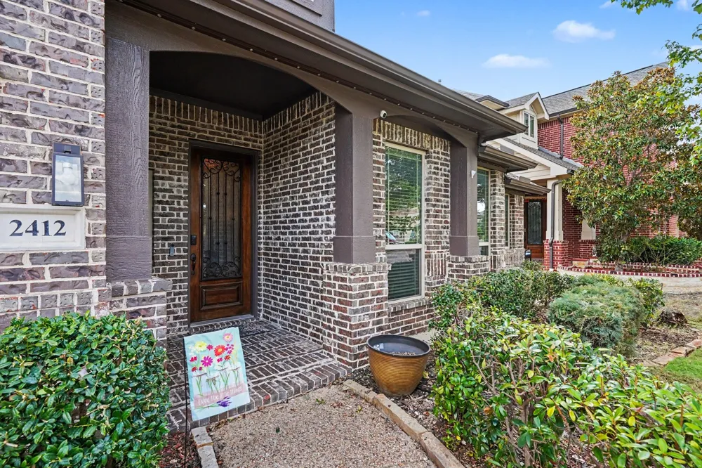 2412 Lynbridge Drive Plano, TX 75025