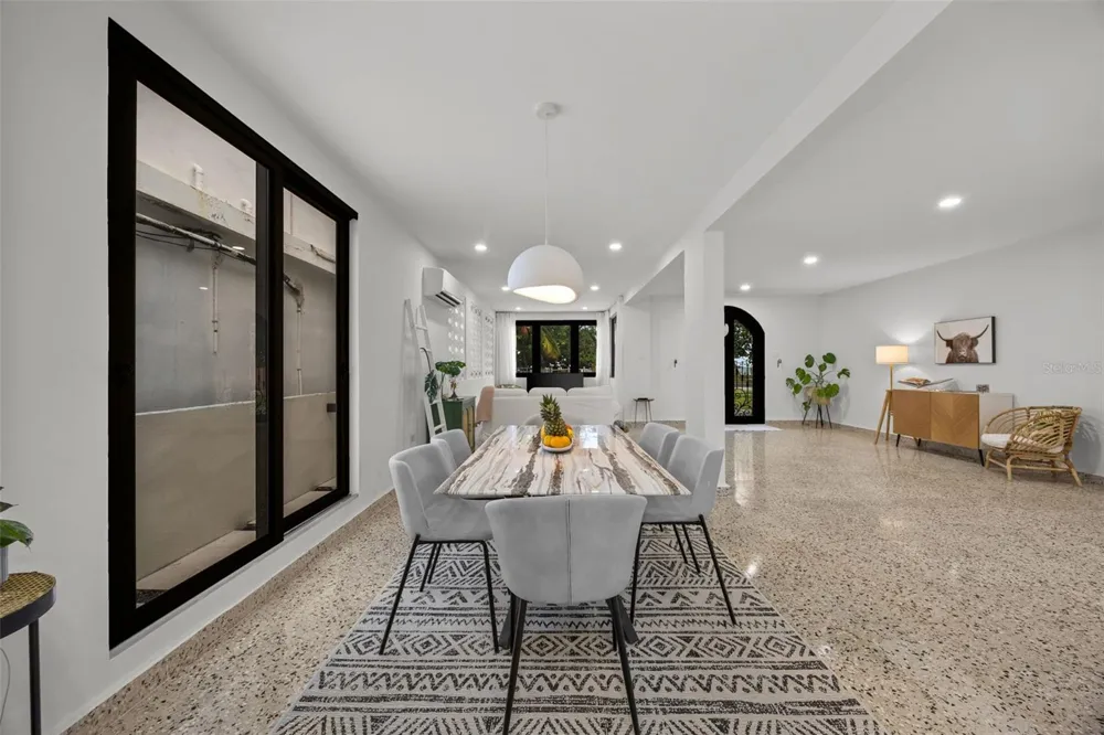 10 CALLE Rincon, PR 00677