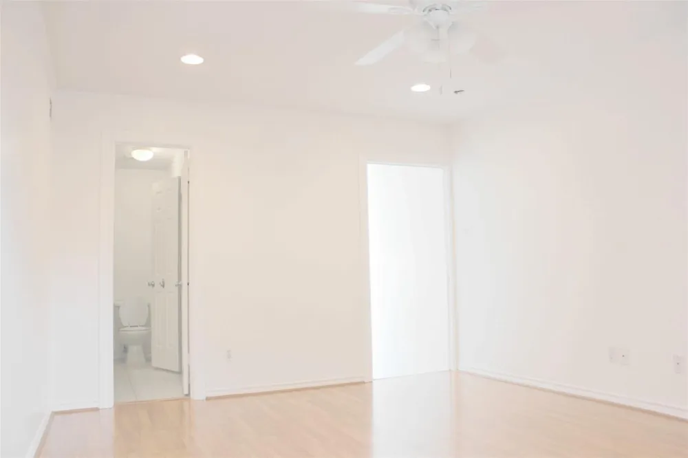 4416 Holt Street Bellaire, TX 77401