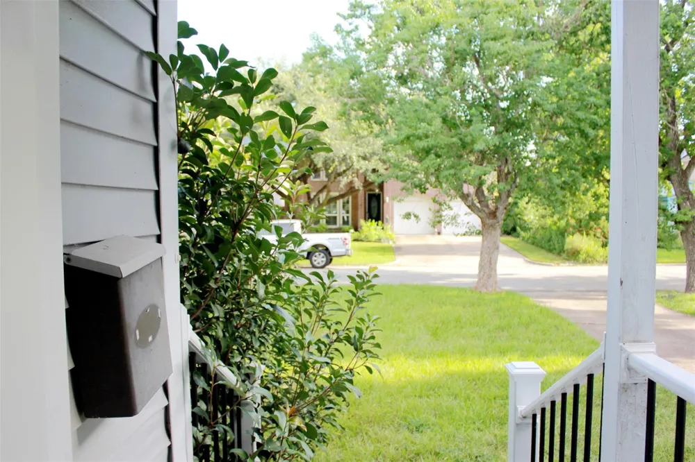 4416 Holt Street Bellaire, TX 77401