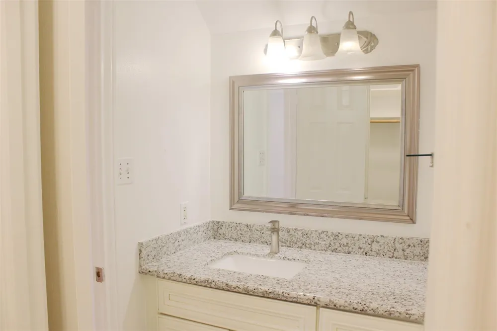 4416 Holt Street Bellaire, TX 77401