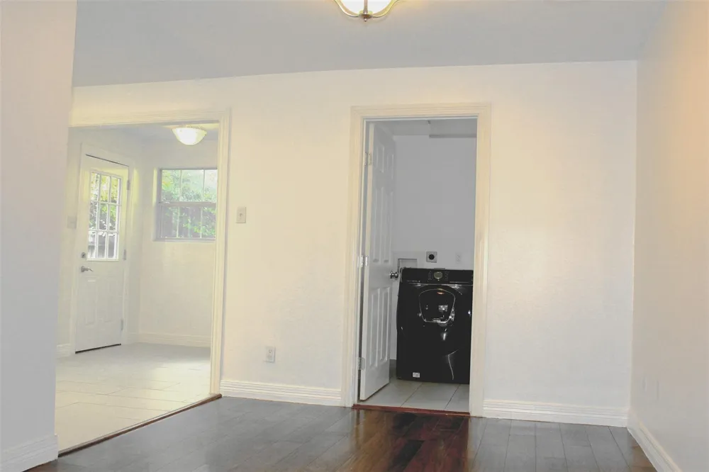 4416 Holt Street Bellaire, TX 77401