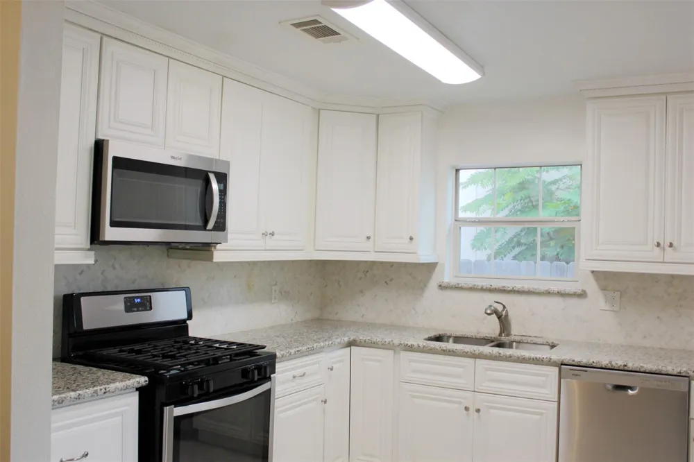 4416 Holt Street Bellaire, TX 77401