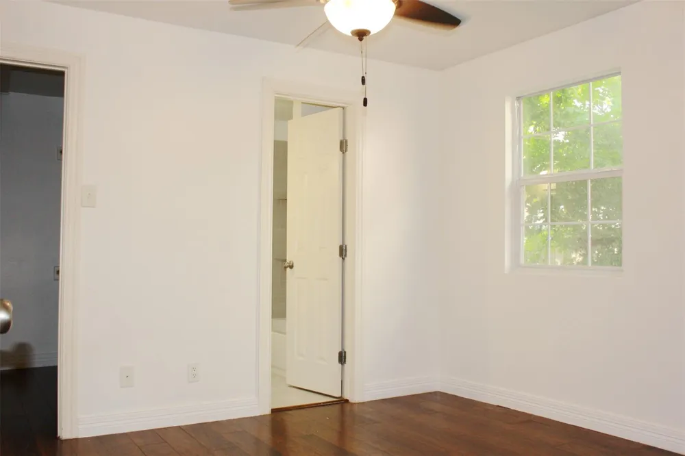 4416 Holt Street Bellaire, TX 77401