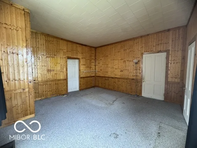 933 Shelby Street Shelbyville, IN 46176